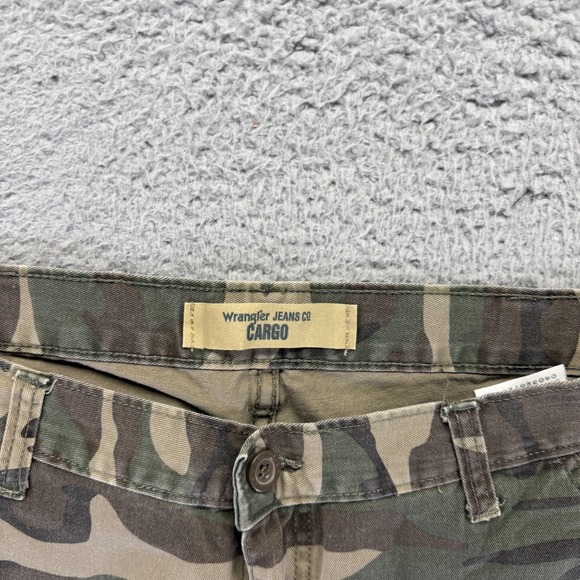 Wrangler Jeans Men's 36x32 Green Camo Cotton Straight Leg Cargo Utility Workwear - Picture 3 of 10